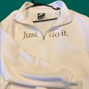 Cropped Nike Sweater💖